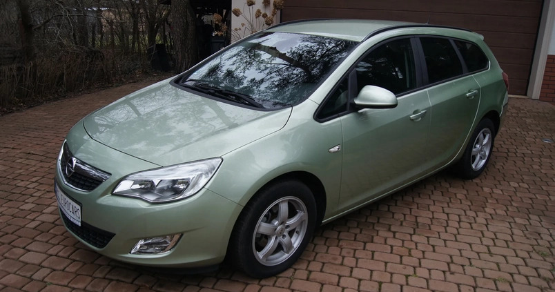 Opel Astra cena 26900 przebieg: 136000, rok produkcji 2011 z Kałuszyn małe 379